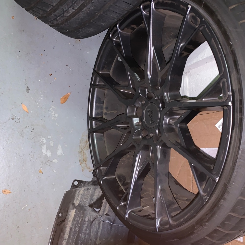 Niche 20 inch Staggered